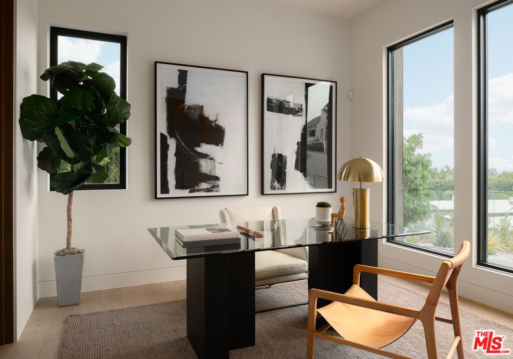 Home Office, Interior