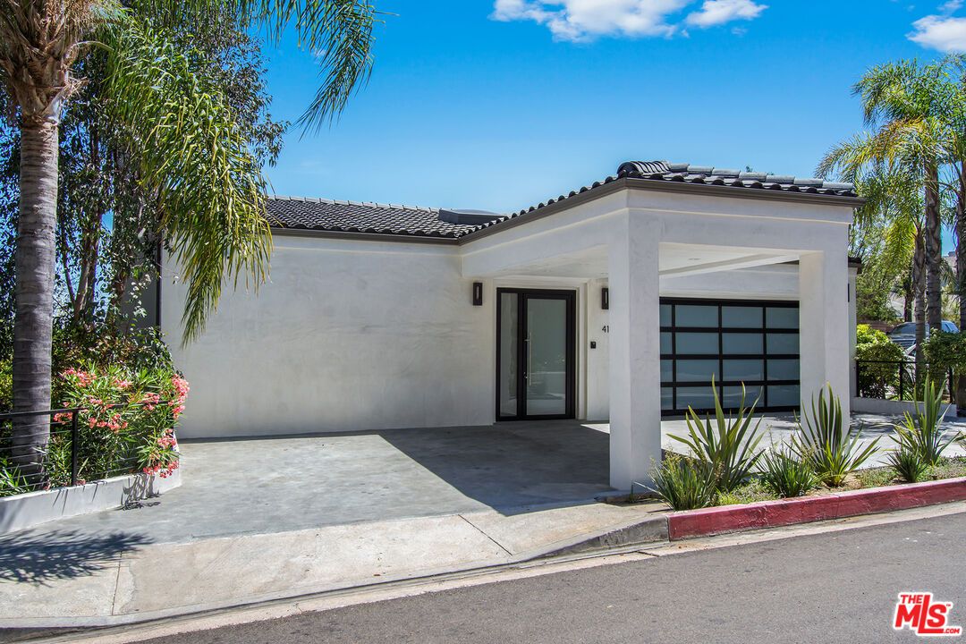 Attached, Exterior, Facade, Spanish Mediterranean