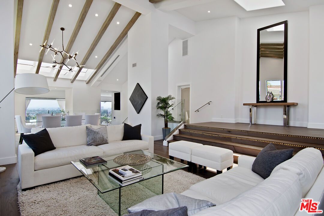 Interior, Living room, Pendant Lights, Recessed Lighting, Wood Texture Flooring