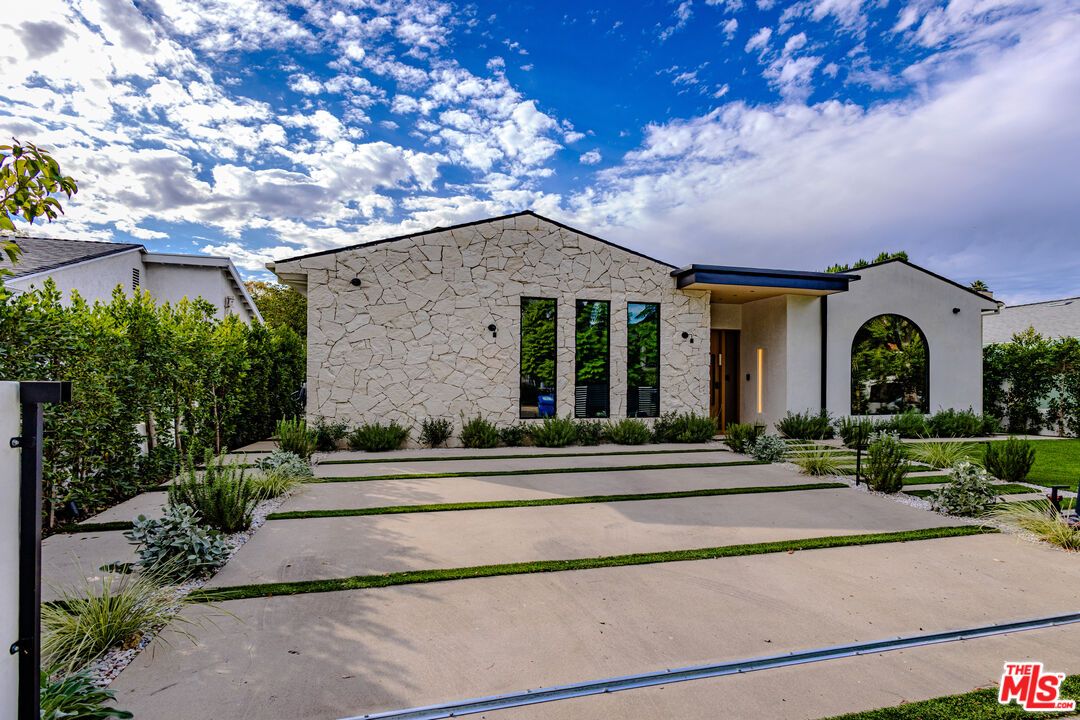 Backyard, Exterior, Facade, Spanish Mediterranean