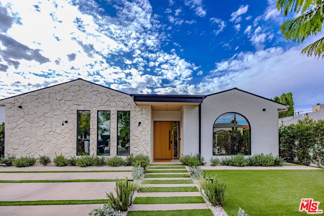 Exterior, Facade, Spanish Mediterranean