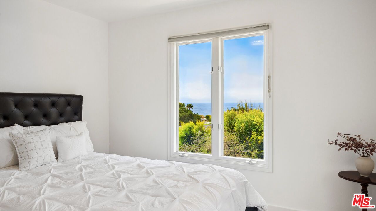 Bedroom, Interior, Water