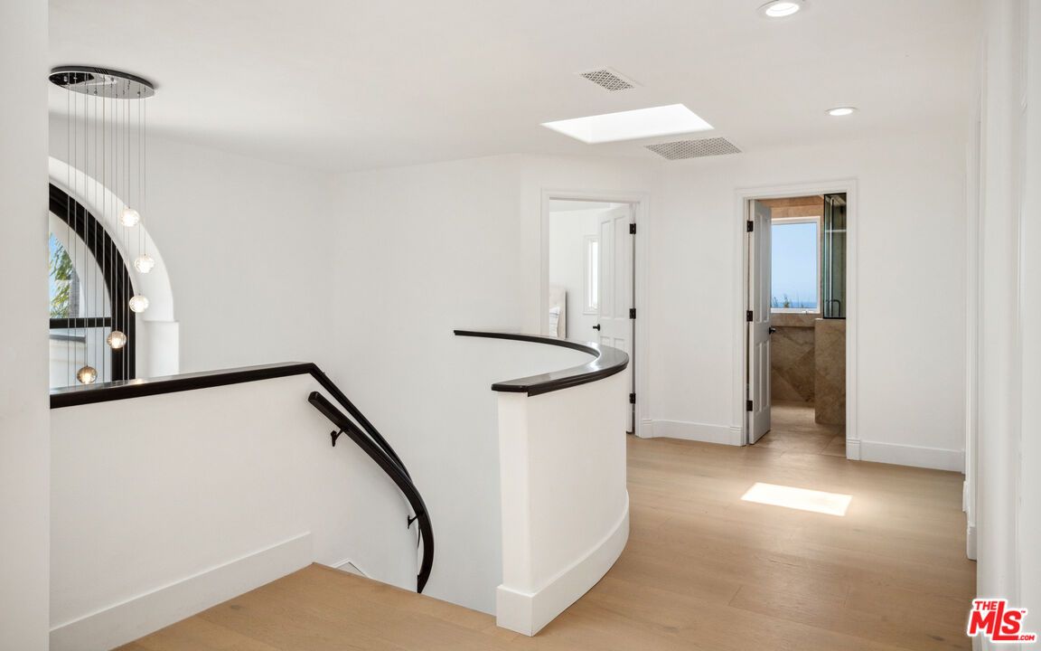 Interior, Pendant Lights, Recessed Lighting, Wood Texture Flooring