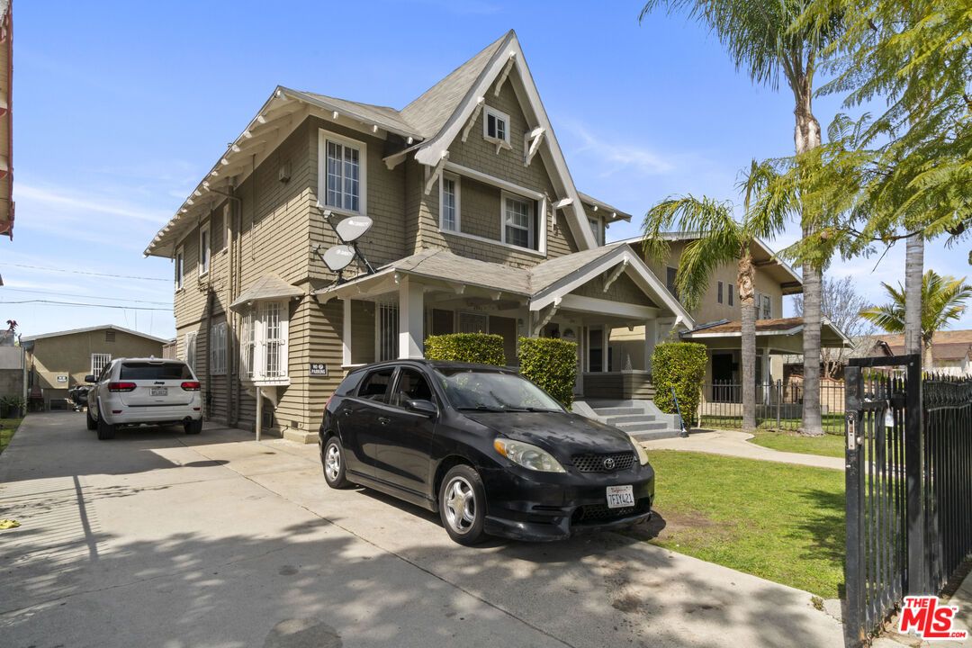Exterior, Facade, Queen Anne Victorian