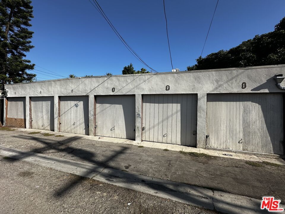 Detached Garage, Exterior