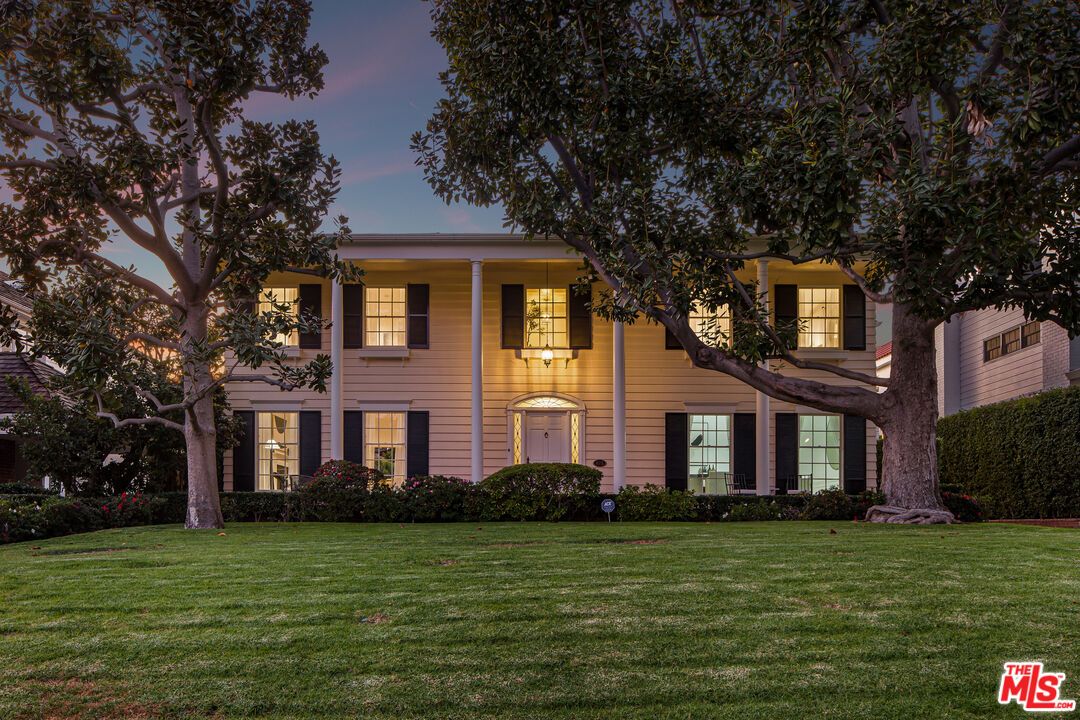 Backyard, Exterior, Facade, Georgian