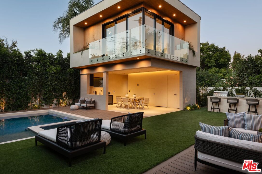 Backyard, Exterior, Pool