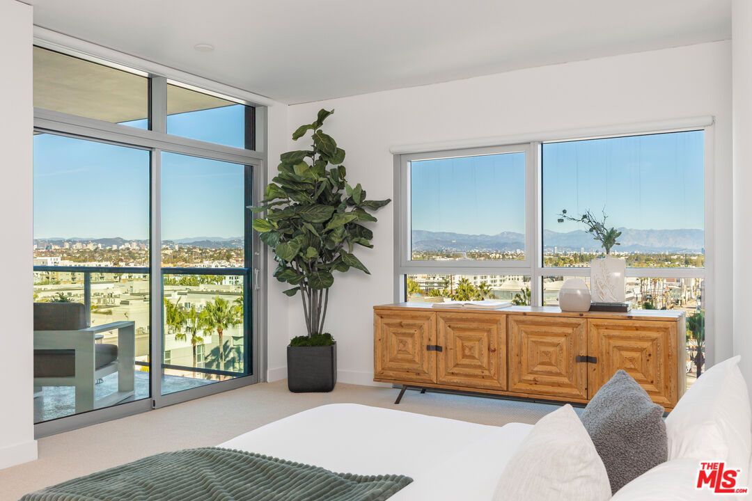 Bedroom, Interior, Water