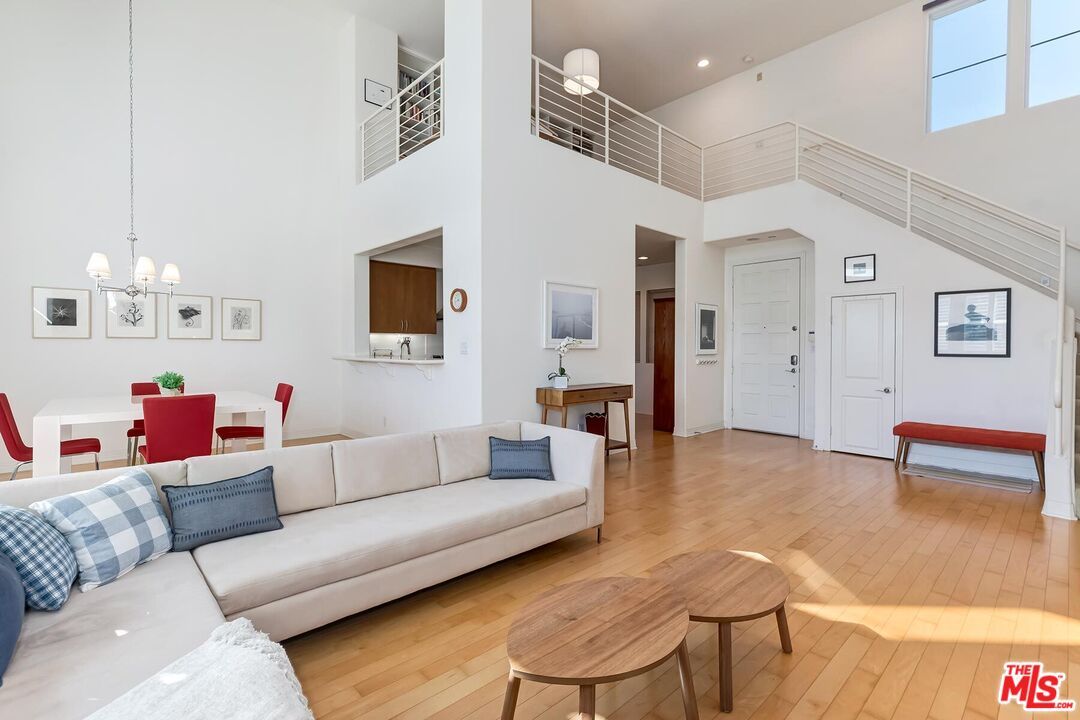 Chandelier, Dining room, Interior, Living room, Recessed Lighting, Wood Texture Flooring