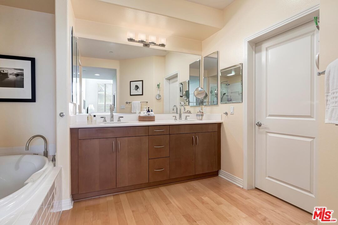 Bathroom, Dual Sink Vanities, Interior, Wood Texture Flooring
