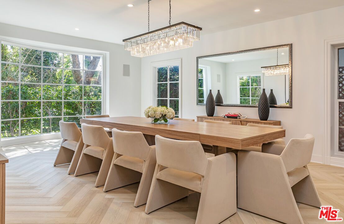 Chandelier, Dining room, Interior, Recessed Lighting, Wood Texture Flooring