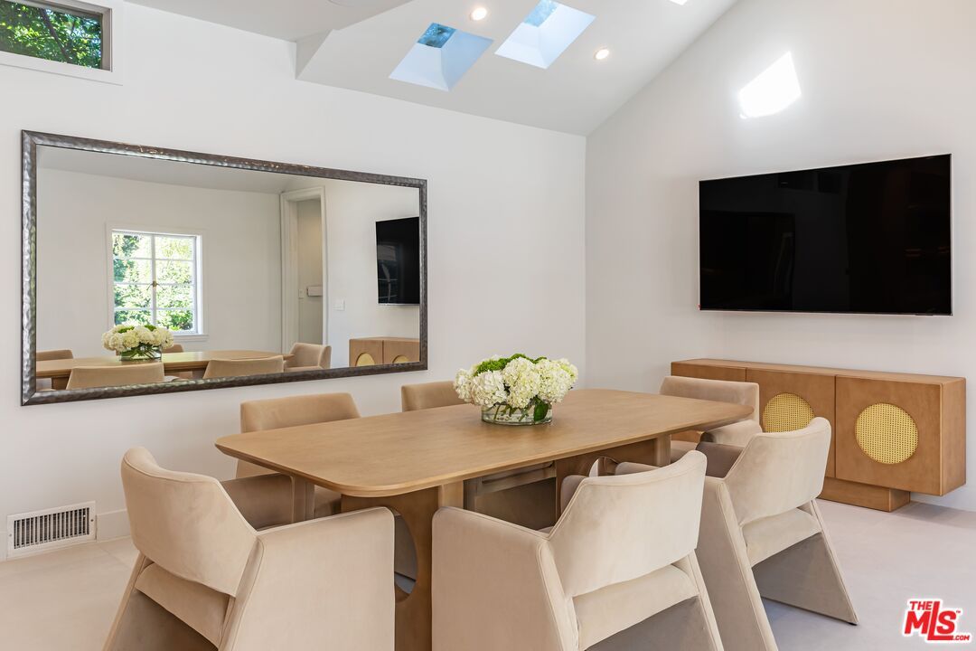 Dining room, Interior, Recessed Lighting
