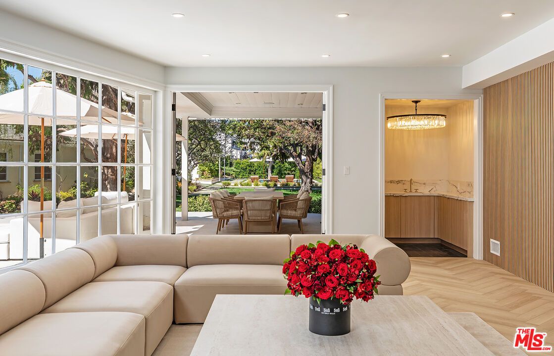 Chandelier, Interior, Living room, Recessed Lighting, Wood Texture Flooring