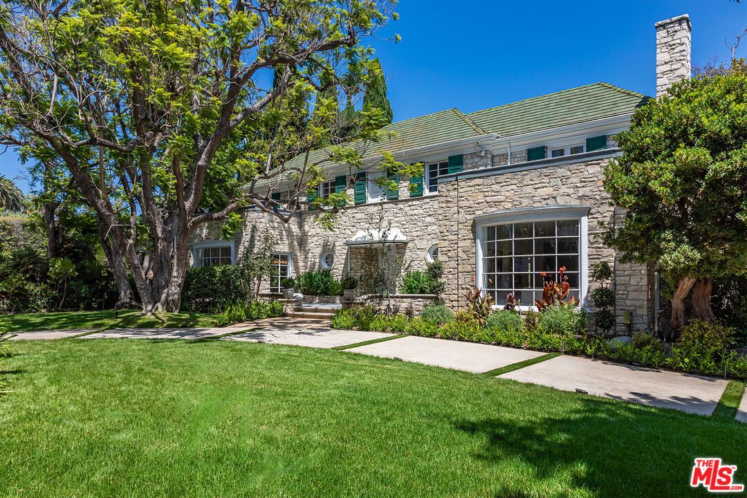 Backyard, Exterior, Facade, French Provincial