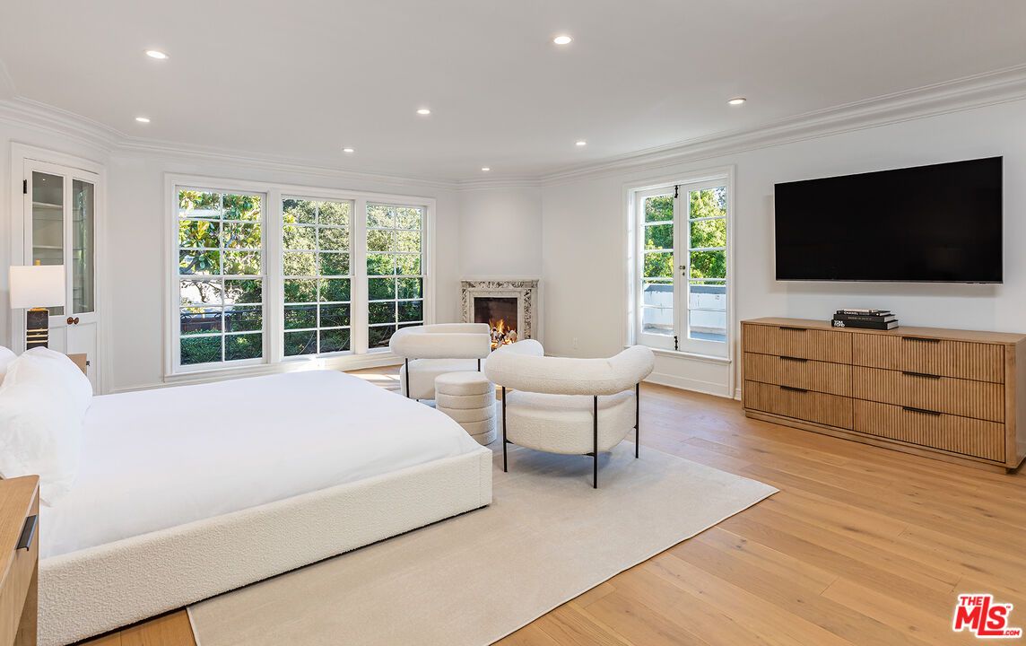 Bedroom, Fireplace, Interior, Recessed Lighting, Wood Texture Flooring