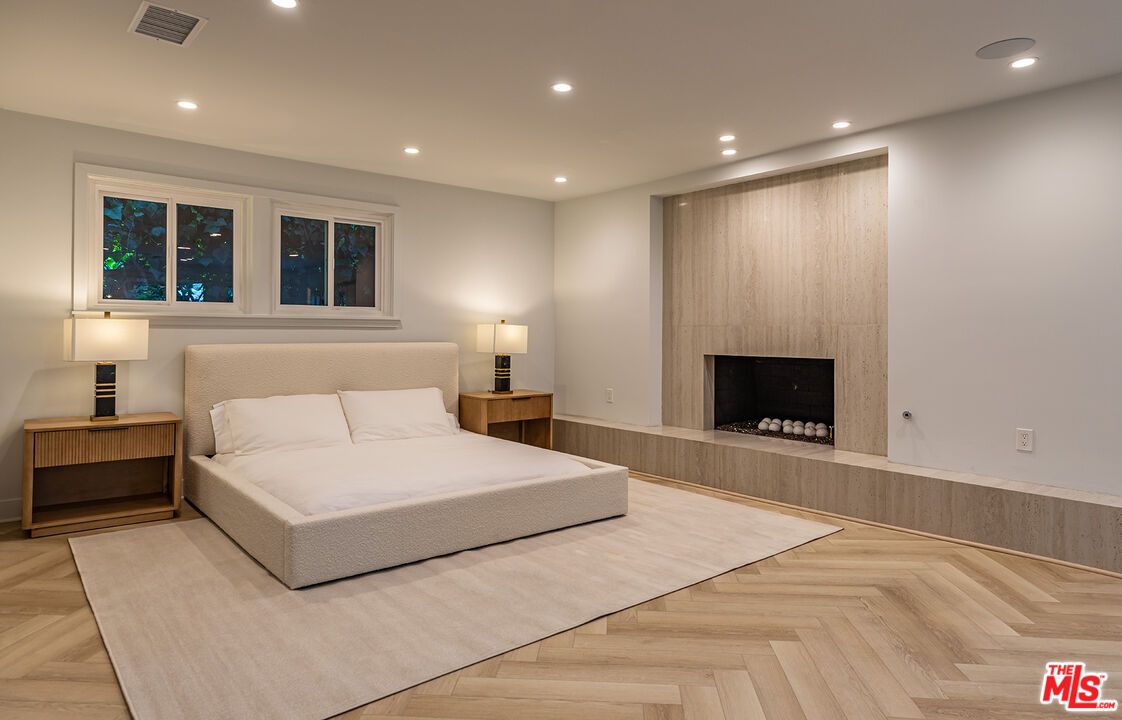 Bedroom, Fireplace, Interior, Recessed Lighting, Wood Texture Flooring