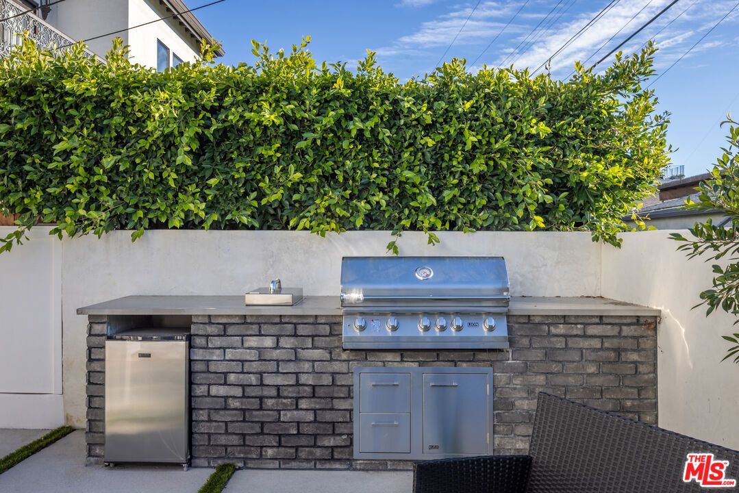 Exterior, Outdoor Kitchen