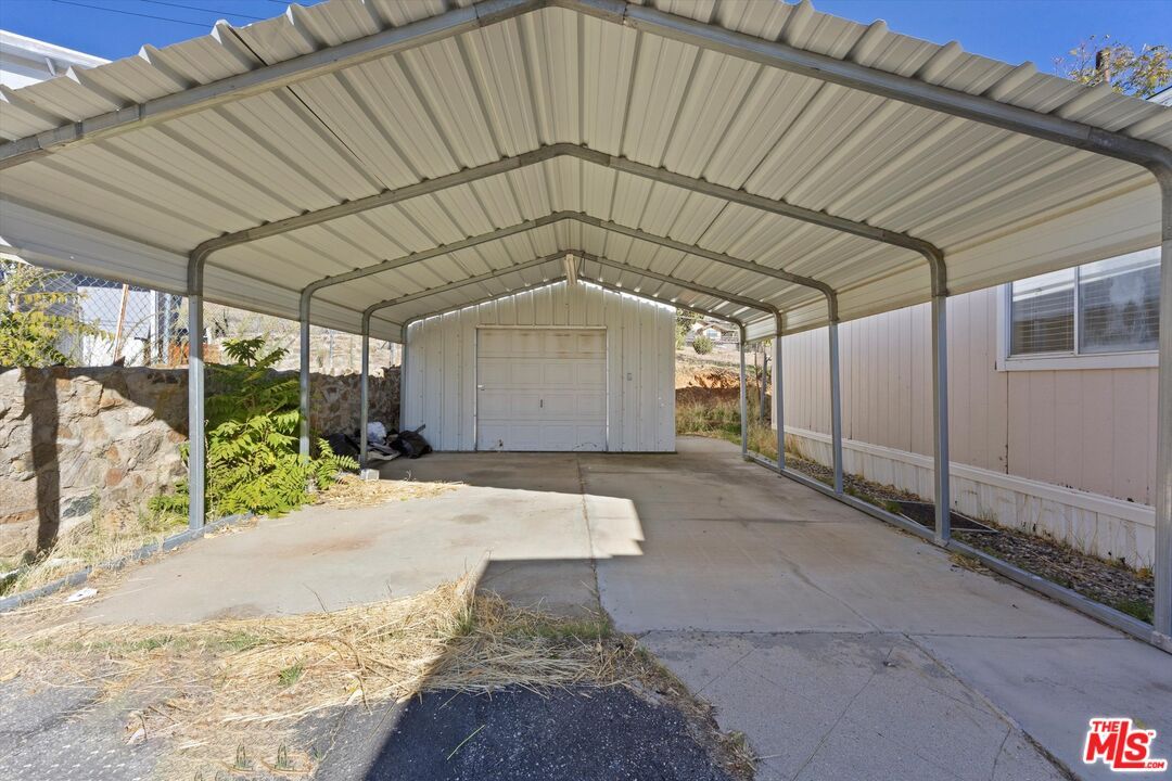 Detached Garage, Exterior