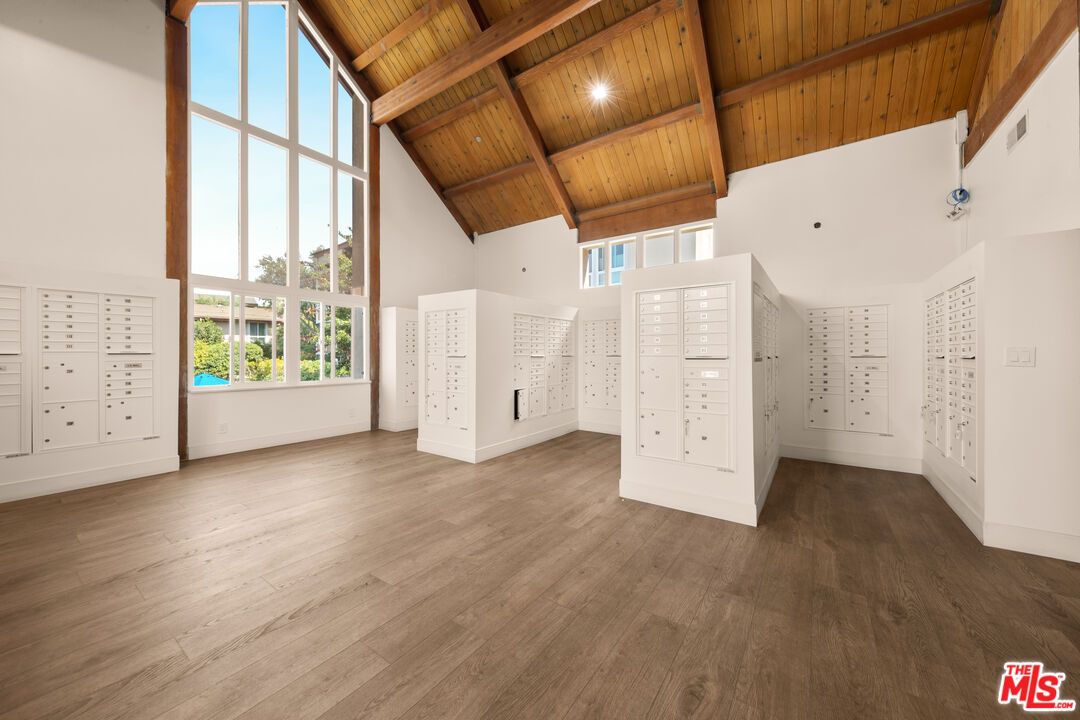 Empty room, Interior, Wooden Beams, Wooden Ceilings, Wood Texture Flooring