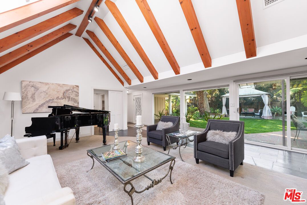 Interior, Living room, Piano, Wooden Beams