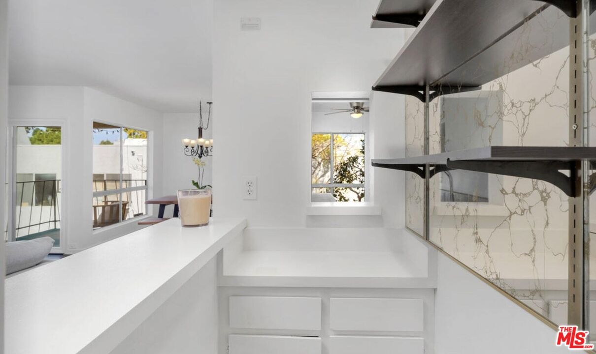 Chandelier, Interior, Marble Walls