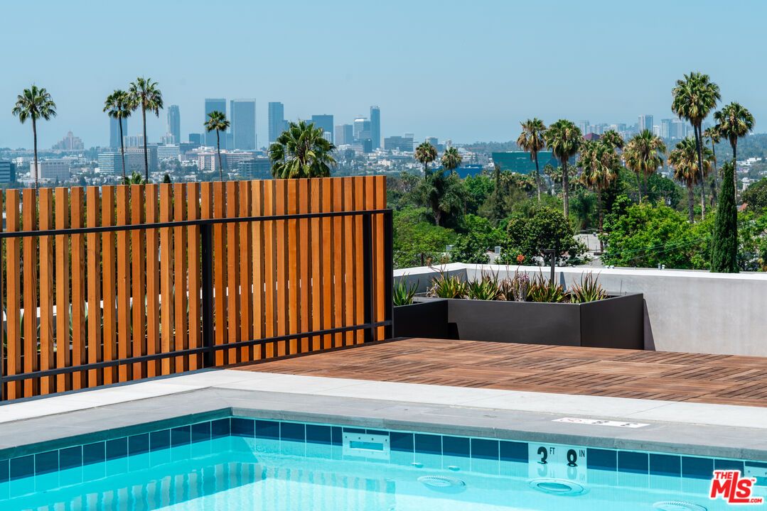 Exterior, Pool, Other