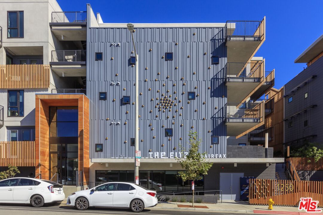 Exterior, Facade, Modern