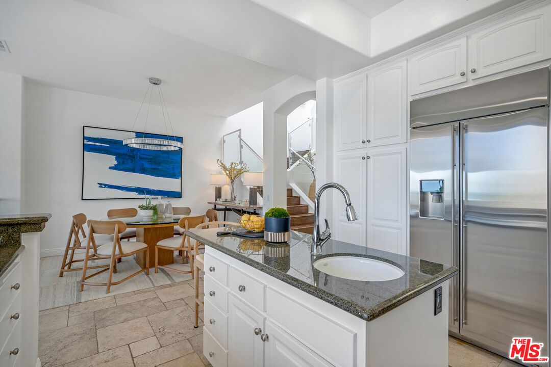 Dining room, Interior, Kitchen, Pendant Lights, Stainless Steel Appliances