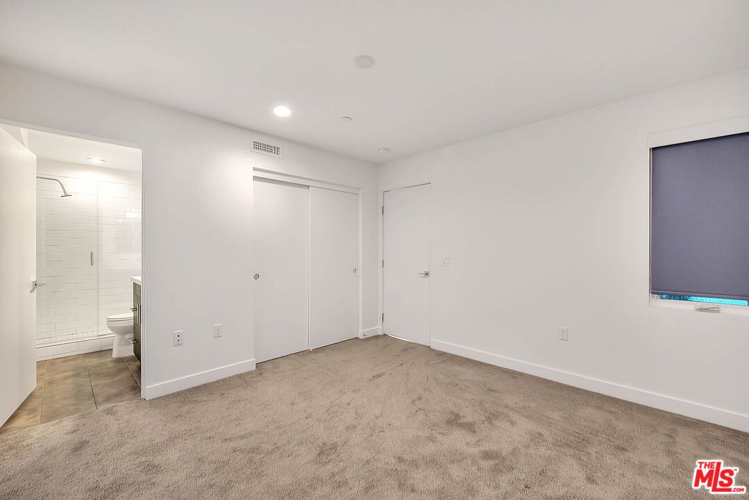Bathroom, Empty room, Interior, Recessed Lighting