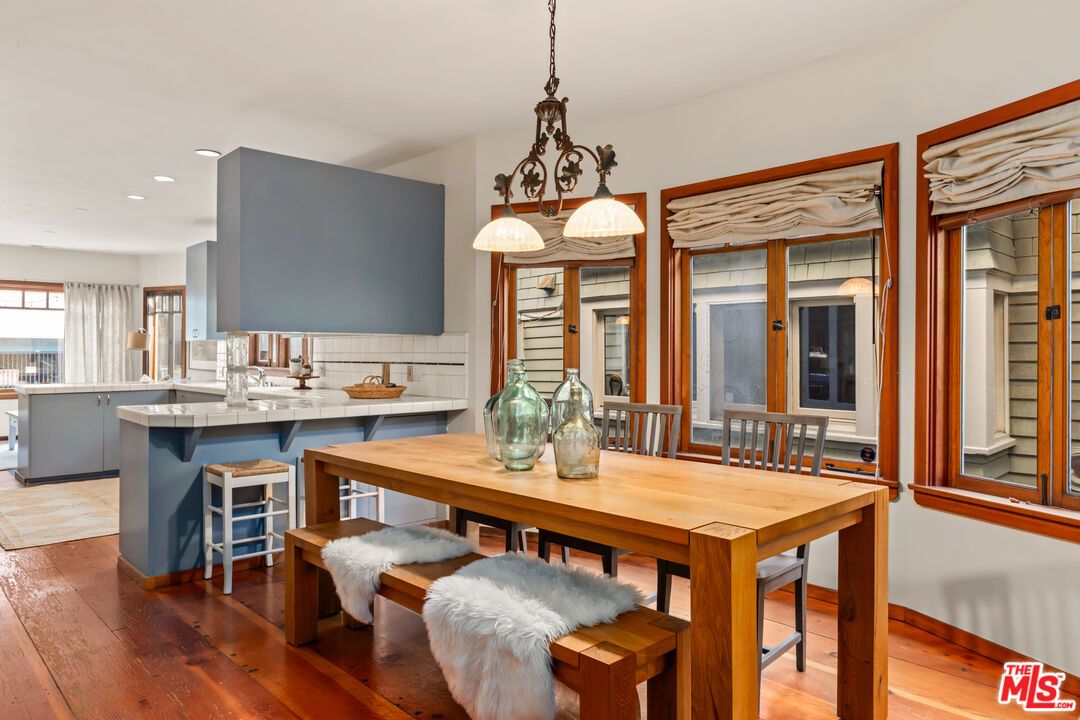 Dining room, Interior, Kitchen, Pendant Lights, Recessed Lighting, Wood Texture Flooring