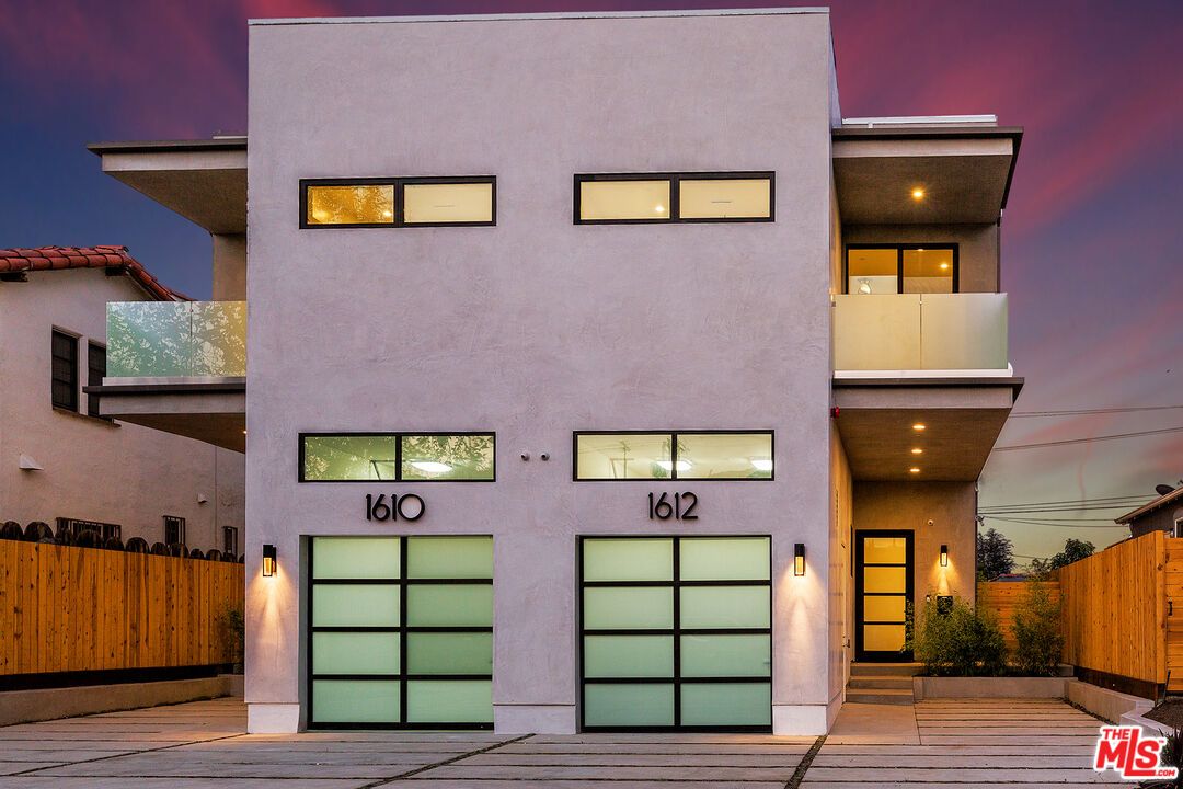 Attached, Exterior, Facade, Modern