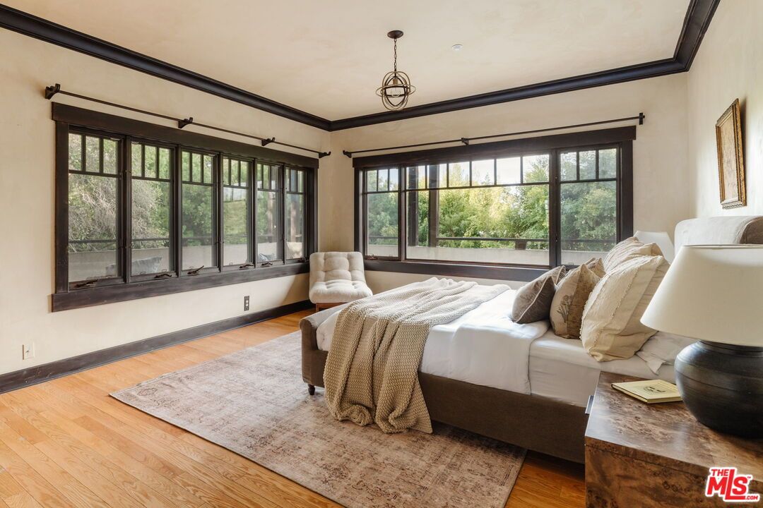 Bedroom, Interior, Pendant Lights, Wood Texture Flooring
