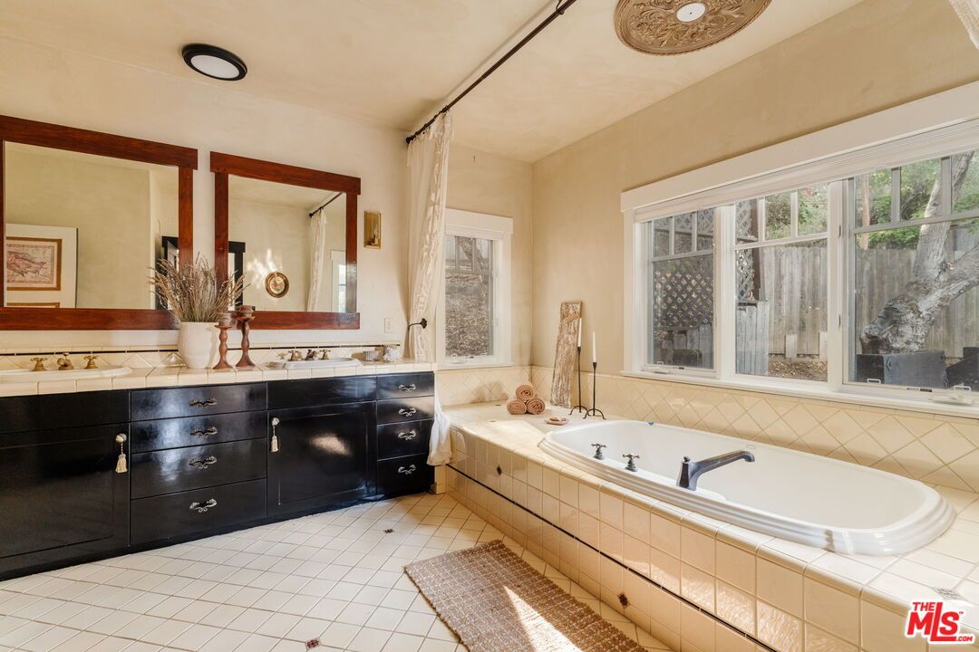 Bathroom, Interior, Recessed Lighting, Tile Countertops