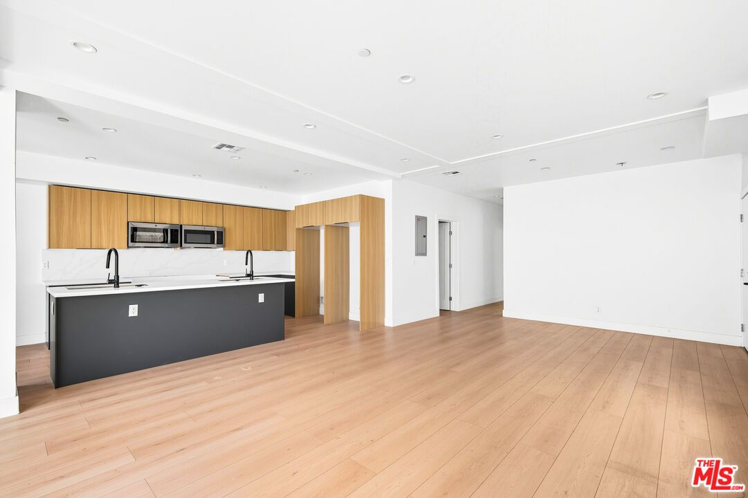 Interior, Kitchen, Marble Walls, Recessed Lighting, Wood Texture Flooring