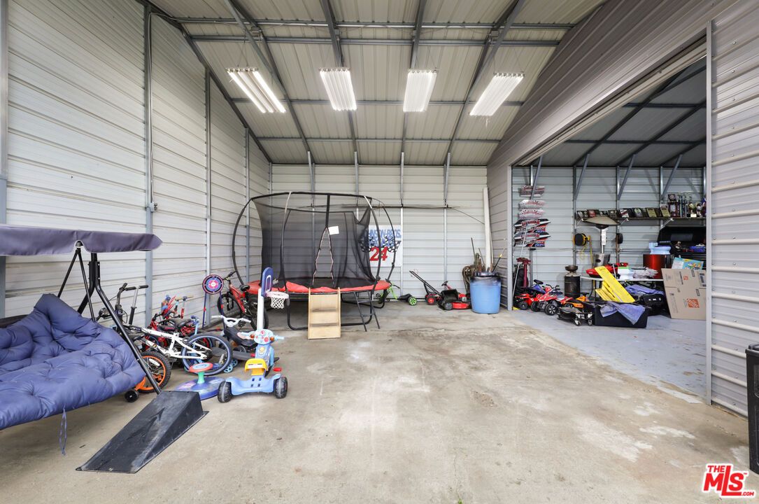 Garage, Interior