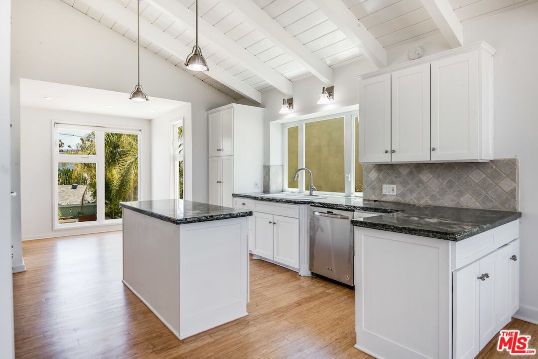 Interior, Kitchen, Pendant Lights, Wood Texture Flooring
