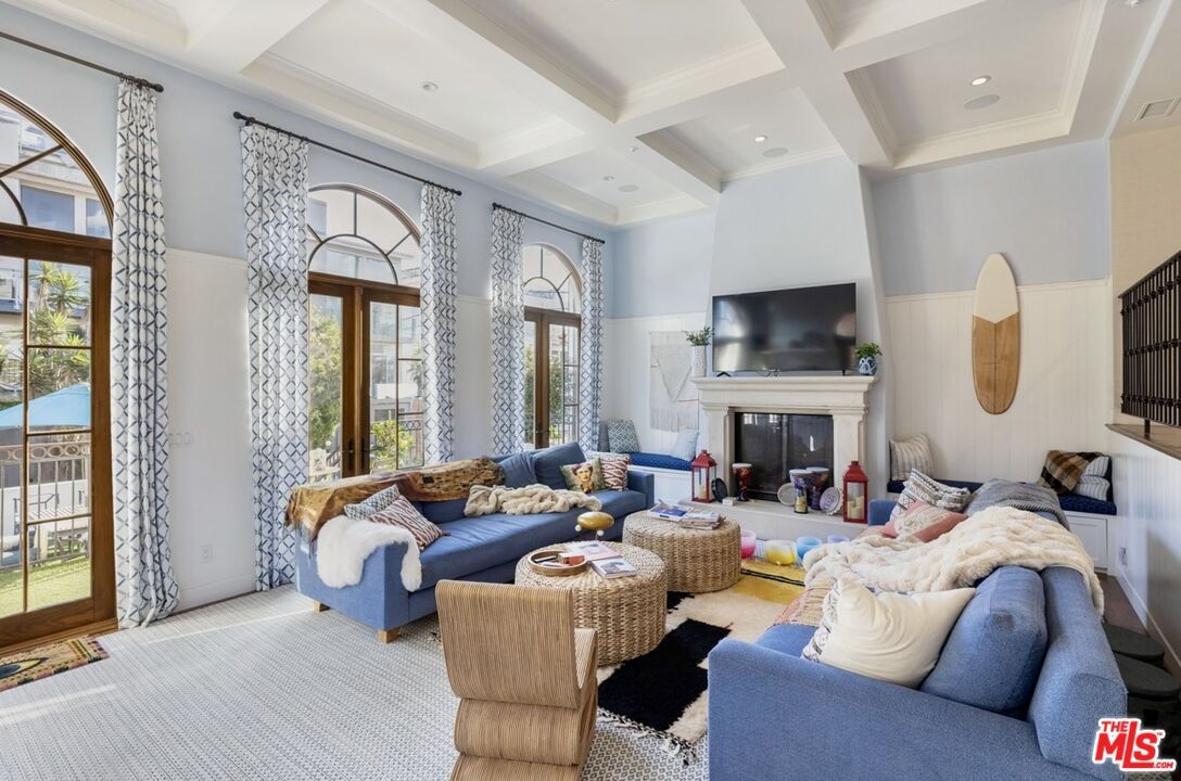 Fireplace, Interior, Living room, Recessed Lighting