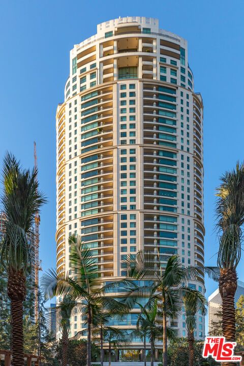 Exterior, Facade, Highrise