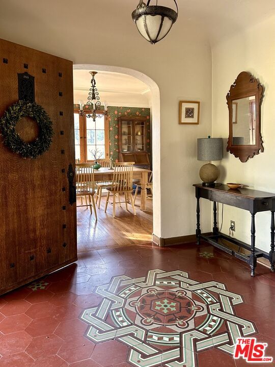 Chandelier, Dining room, Interior