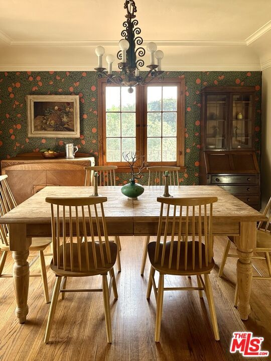 Chandelier, Dining room, Interior, Wood Texture Flooring