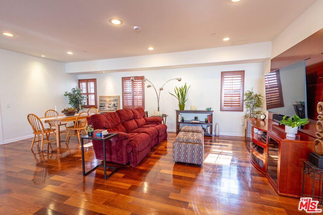Dining room, Interior, Living room, Recessed Lighting, Wood Texture Flooring