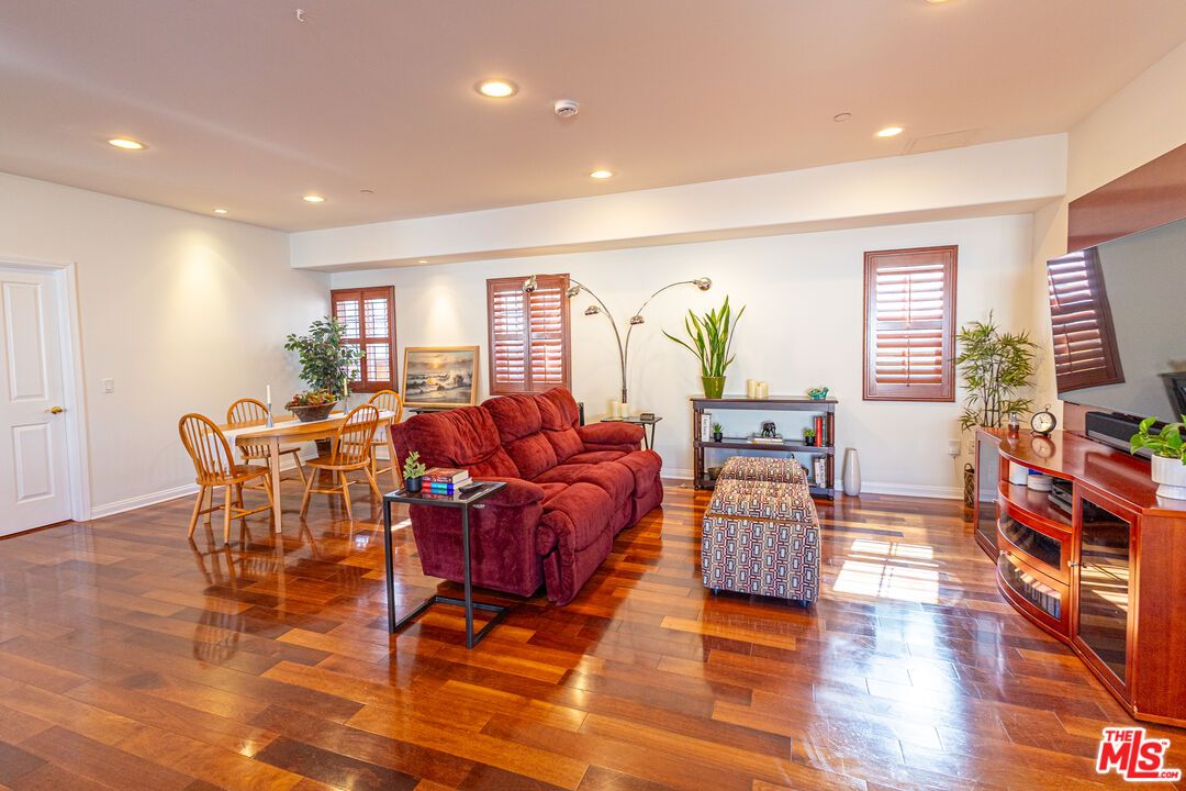Dining room, Interior, Living room, Recessed Lighting, Wood Texture Flooring