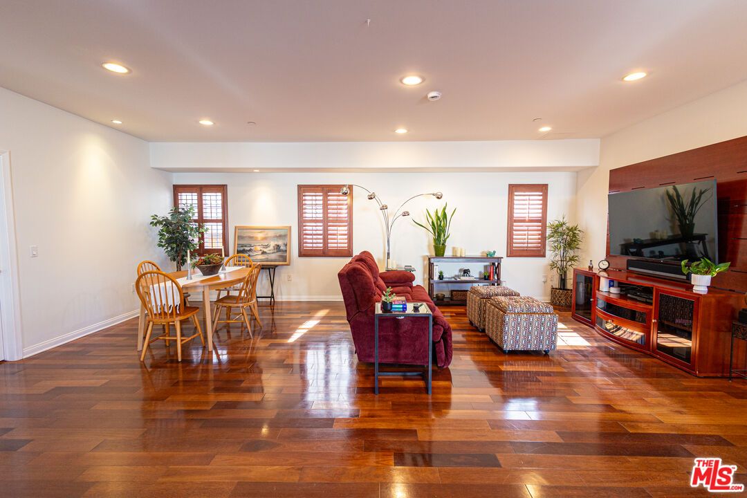 Dining room, Interior, Living room, Recessed Lighting, Wood Texture Flooring