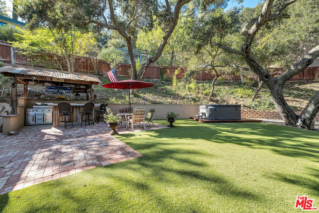 Backyard, Exterior, Outdoor Kitchen