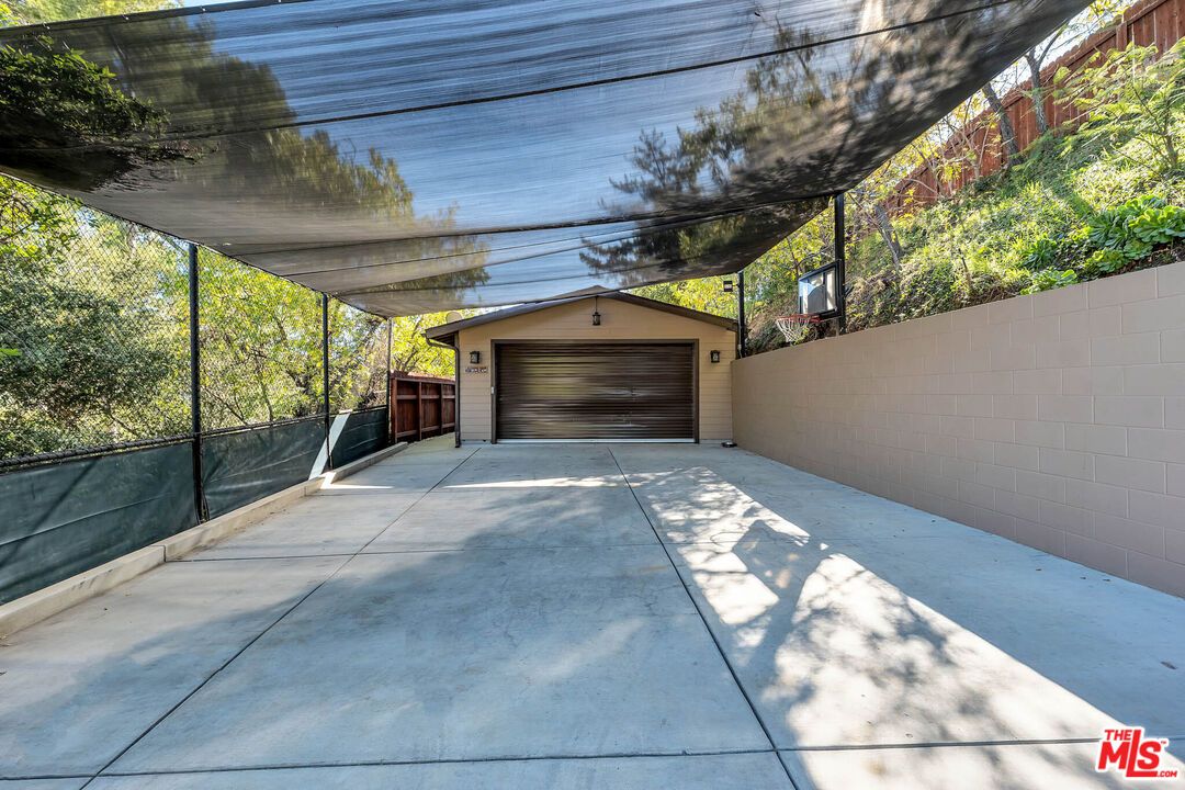 Detached Garage, Exterior