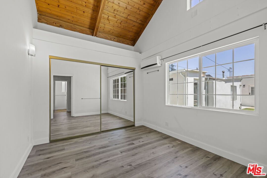 Empty room, Interior, Wooden Beams, Wooden Ceilings, Wood Texture Flooring