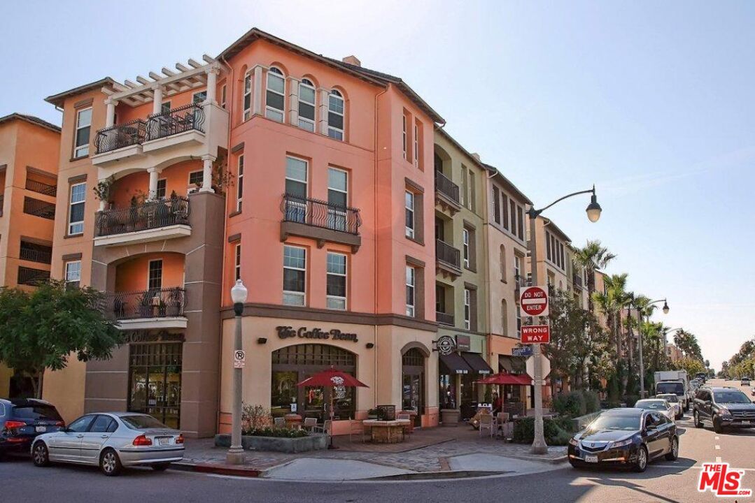 Exterior, Facade, Condo Building