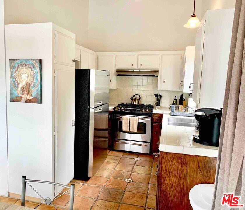 Interior, Kitchen, Pendant Lights, Stainless Steel Appliances
