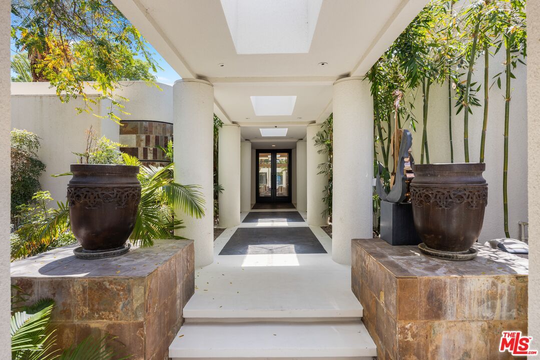 Exterior, Recessed Lighting