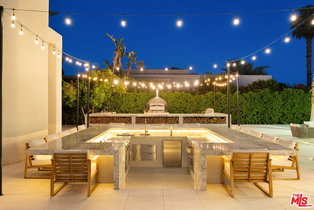 Exterior, Outdoor Kitchen